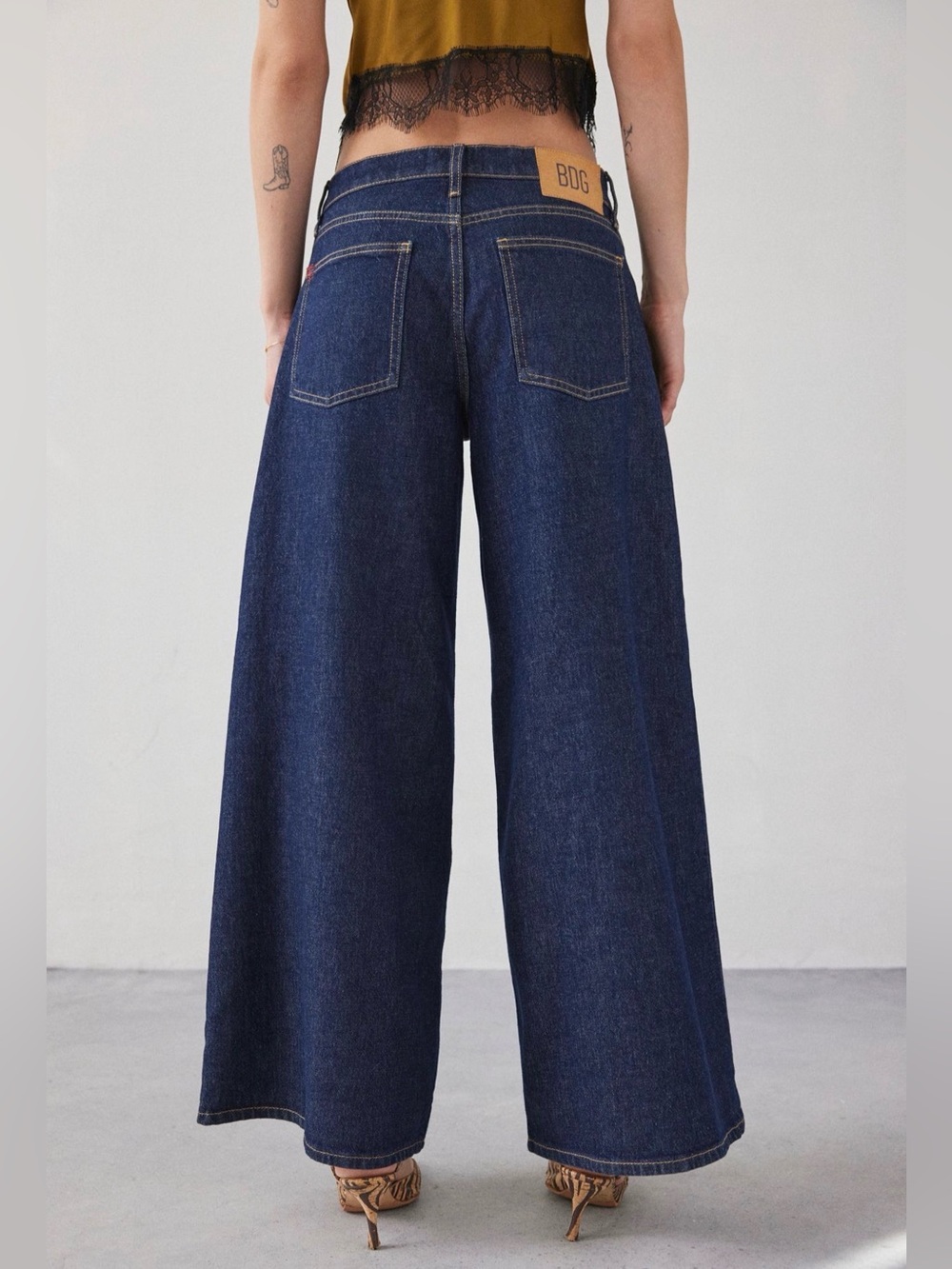 BDG Joey full length wide leg Jean baggy size 26 dark denim wash - Picture 2 of 6